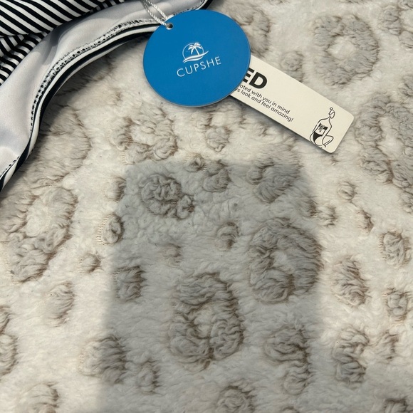 NWT 
Women’s Cupshe Bikini Bottom Size Small - Picture 5 of 6